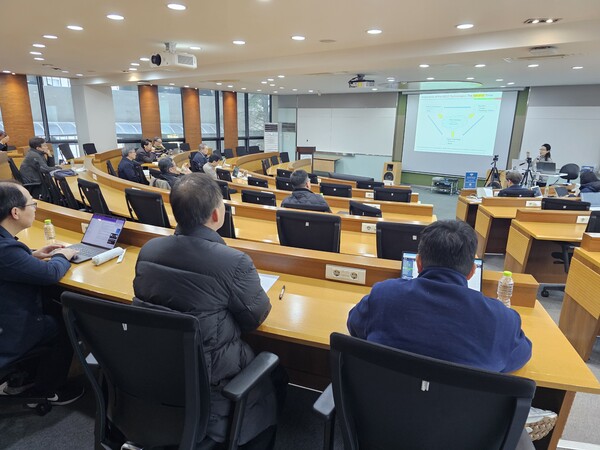 [2025_4th] 2/5 Advanced Technology Ecosystems: Expansion through ABCD ...