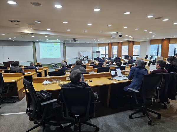 [2025_4th] 2/5 Advanced Technology Ecosystems: Expansion through ABCD ...